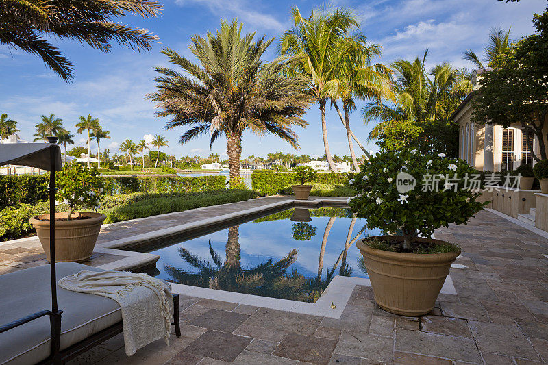 优雅的游泳池在佛罗里达的一个Estate Home